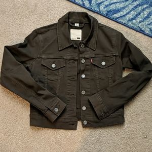 Dark green Levi's denim jacket